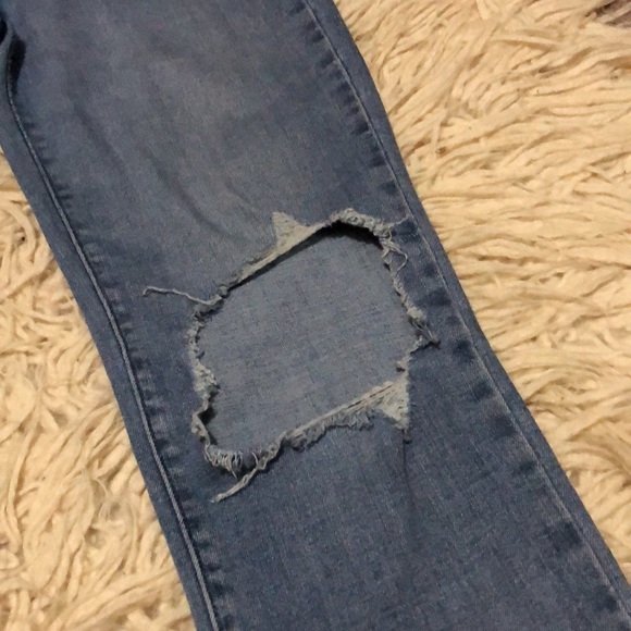 Levi’s 724 High Rise Straight Crop-Sz 28-Med Wash-Distressed Knee-Raw Edge Cuff - Picture 4 of 15